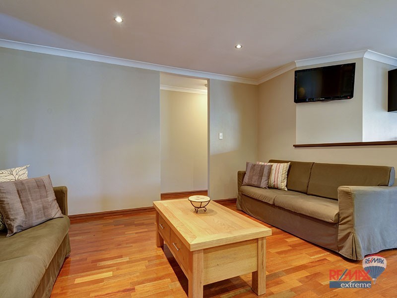 11 Greenfields Circle, Hocking WA 6065