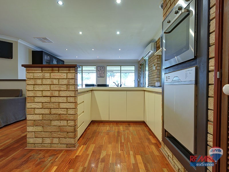 11 Greenfields Circle, Hocking WA 6065