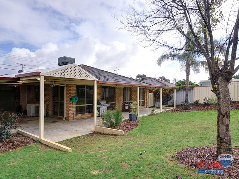 11 Greenfields Circle, Hocking WA 6065