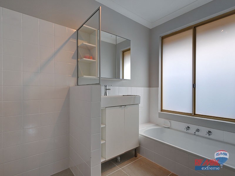 11 Greenfields Circle*, Hocking WA 6065