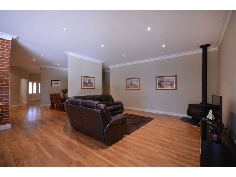 26 Via Vista Drive, Mariginiup WA 6065