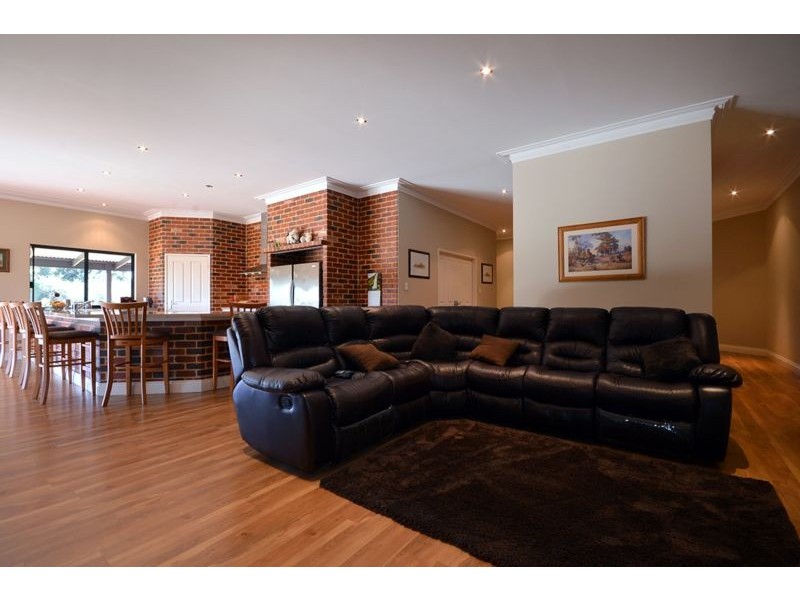 26 Via Vista Drive, Mariginiup WA 6065