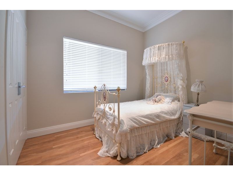 26 Via Vista Drive, Mariginiup WA 6065