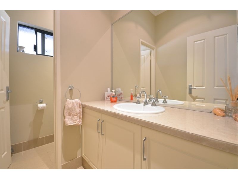 26 Via Vista Drive, Mariginiup WA 6065