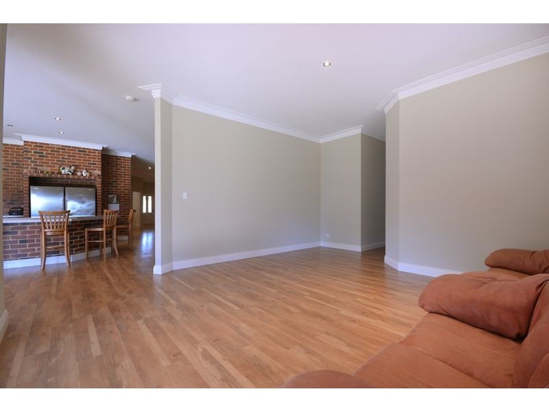 26 Via Vista Drive, Mariginiup WA 6065