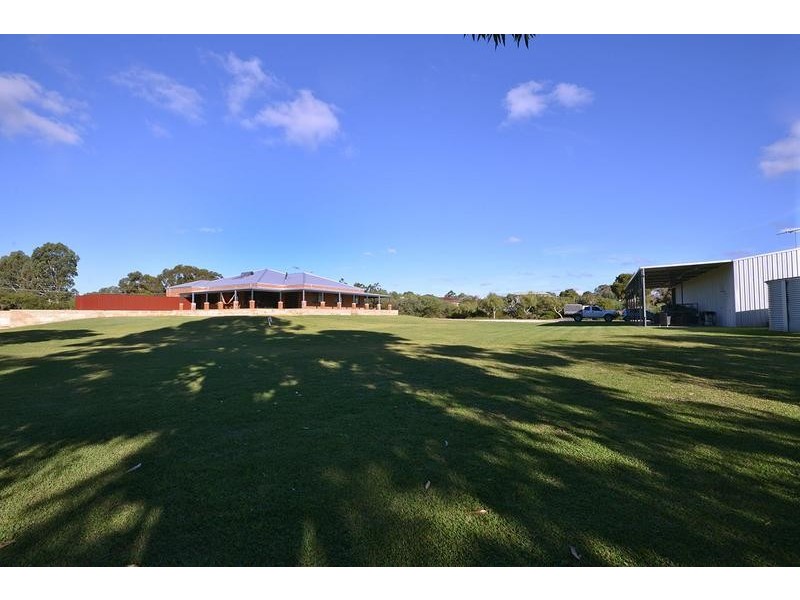 26 Via Vista Drive, Mariginiup WA 6065