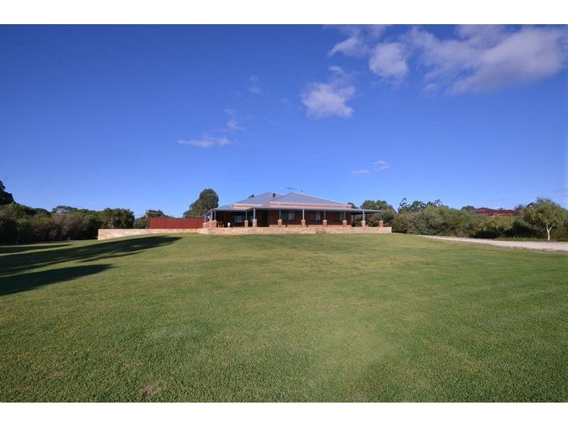26 Via Vista Drive, Mariginiup WA 6065