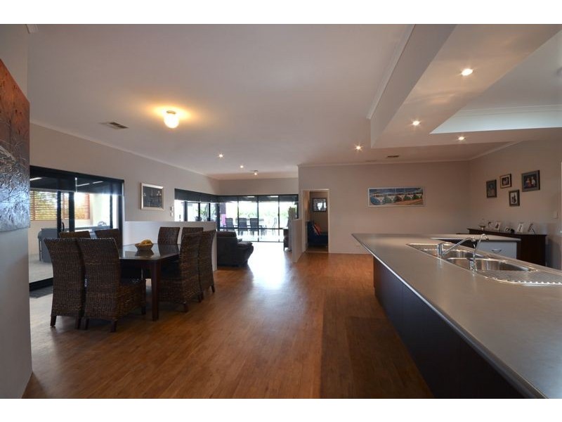 25 Vincent Rd, Sinagra WA 6065