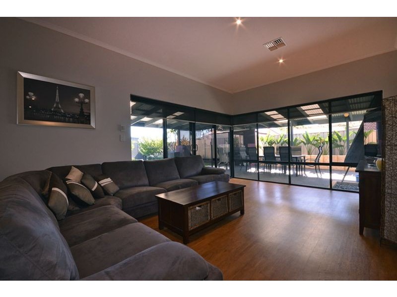 25 Vincent Rd, Sinagra WA 6065