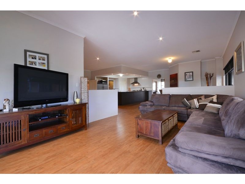 25 Vincent Rd, Sinagra WA 6065