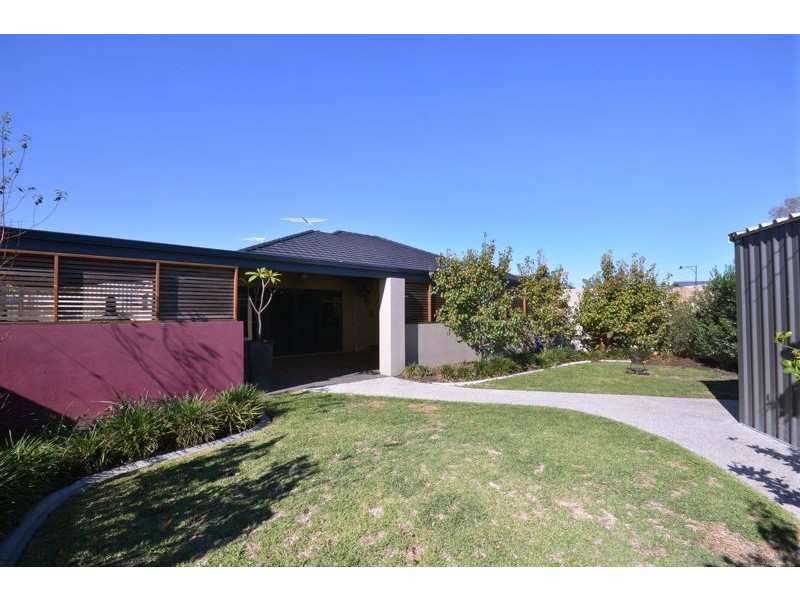 25 Vincent Rd, Sinagra WA 6065