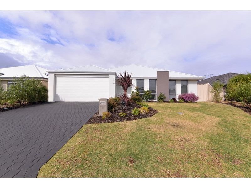 40 Liriope Parkway, Sinagra WA 6065