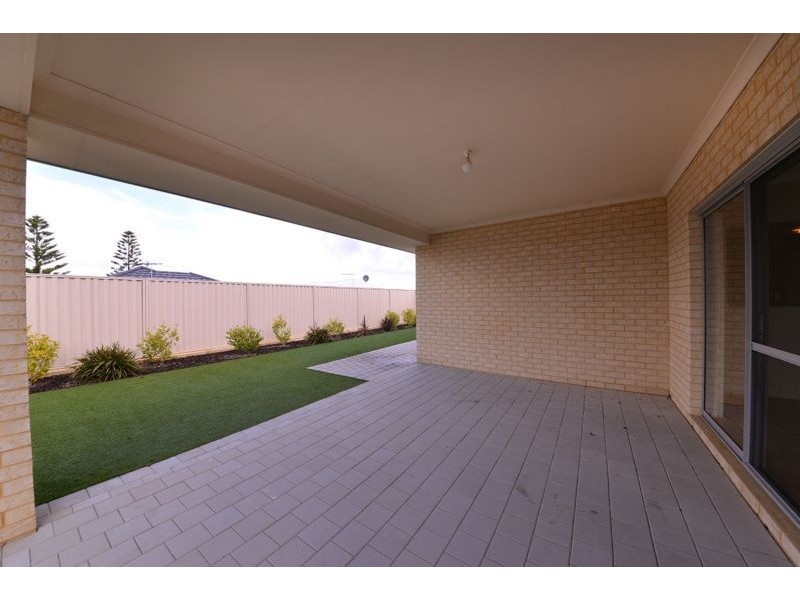 40 Liriope Parkway, Sinagra WA 6065