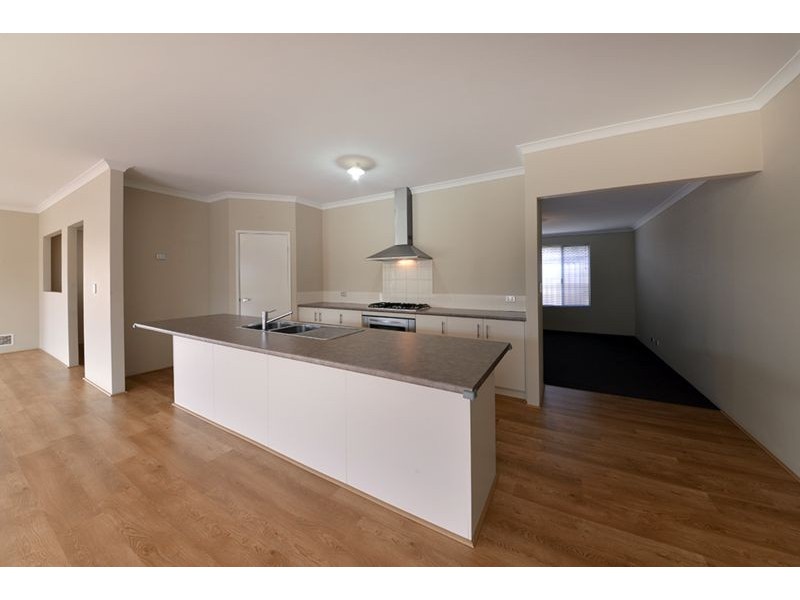 40 Liriope Parkway, Sinagra WA 6065