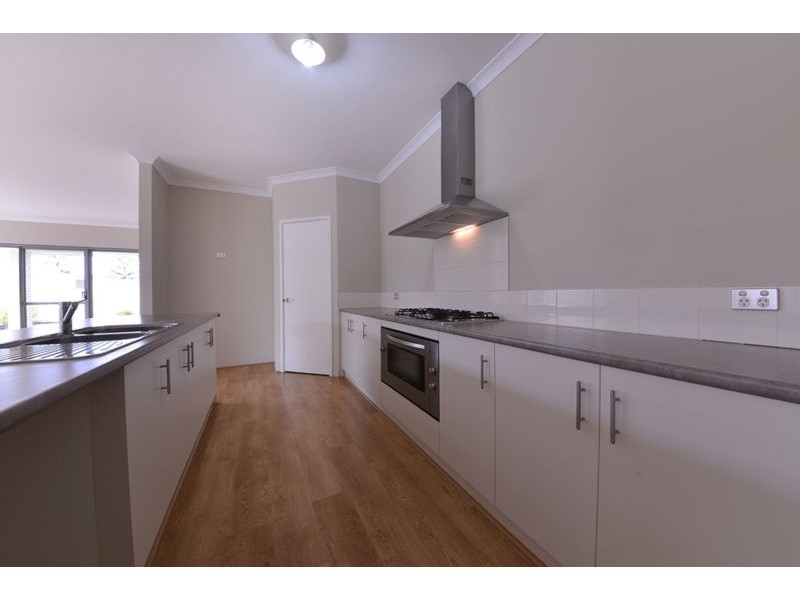 40 Liriope Parkway, Sinagra WA 6065