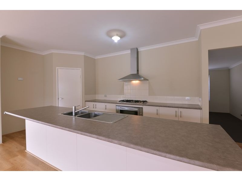 40 Liriope Parkway, Sinagra WA 6065