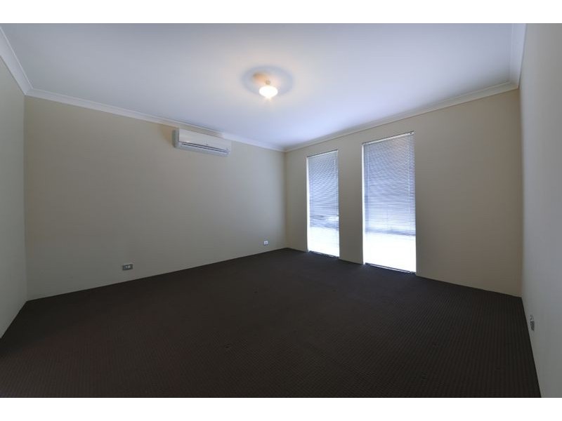 40 Liriope Parkway, Sinagra WA 6065