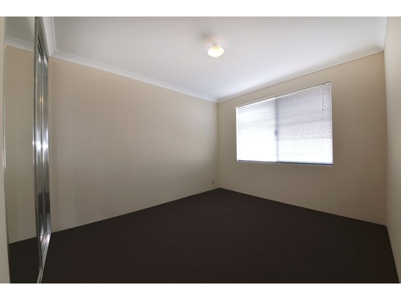 40 Liriope Parkway, Sinagra WA 6065