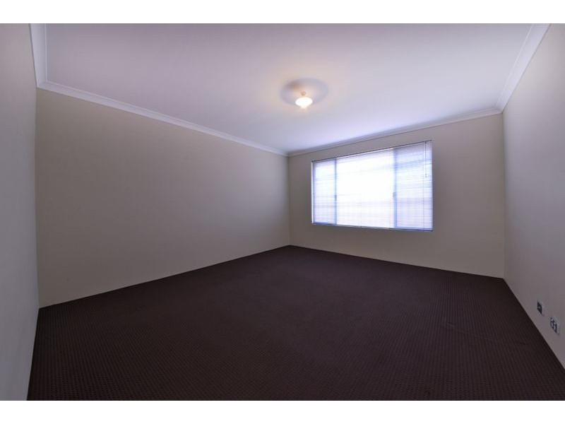 40 Liriope Parkway, Sinagra WA 6065