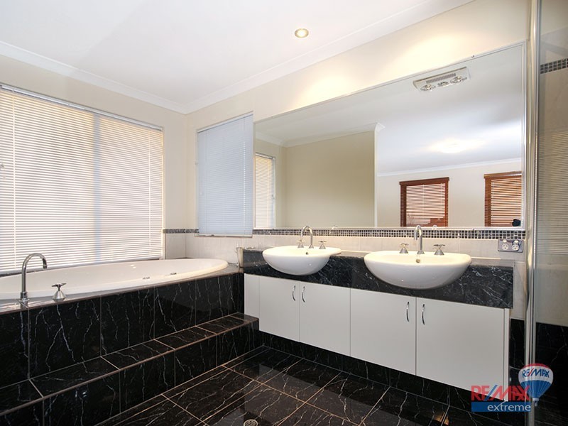 15 Strauss Boulevard, Tapping WA 6065
