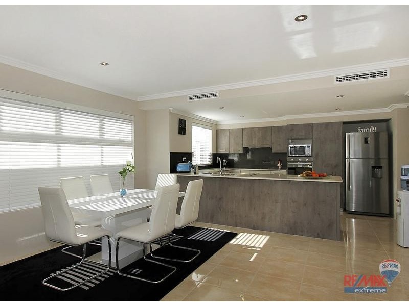 17 Seaside Ave, Yanchep WA 6035