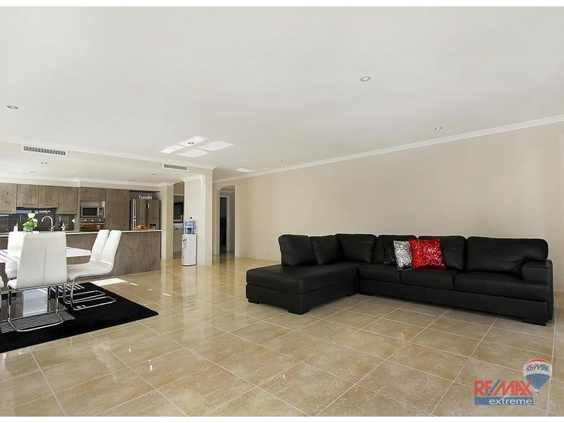 17 Seaside Ave, Yanchep WA 6035