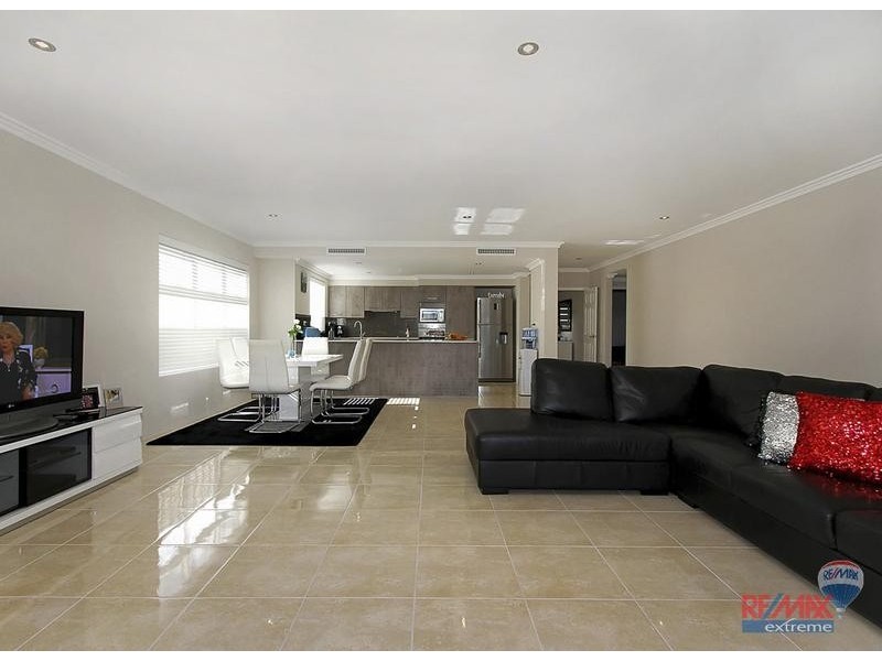 17 Seaside Ave, Yanchep WA 6035