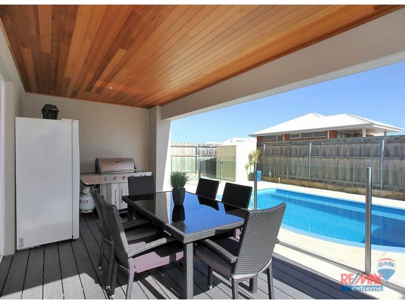 17 Seaside Ave, Yanchep WA 6035