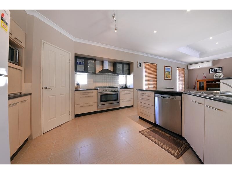 1 Jalna Way, Carramar WA 6031