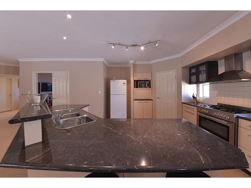 1 Jalna Way, Carramar WA 6031