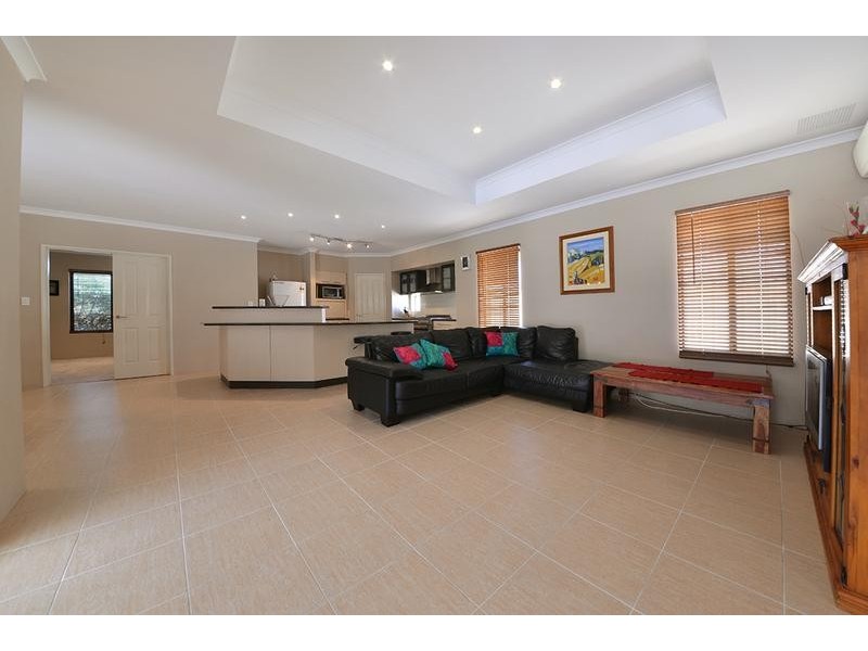 1 Jalna Way, Carramar WA 6031