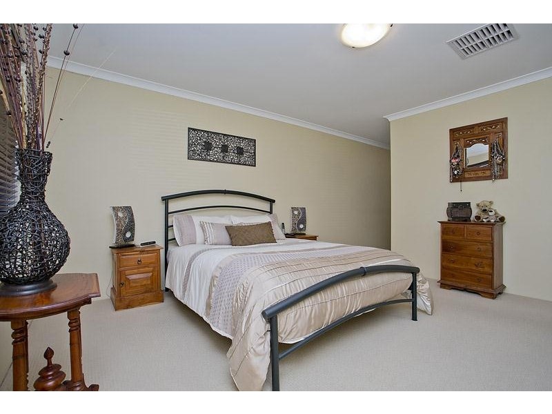 19 Hinckley Parkway, Hocking WA 6065