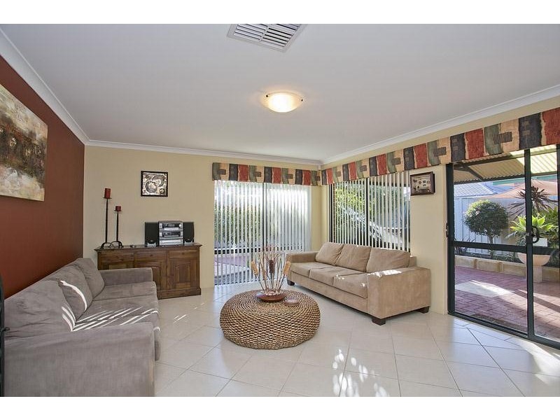 19 Hinckley Parkway, Hocking WA 6065