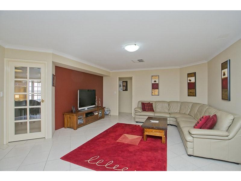 19 Hinckley Parkway, Hocking WA 6065