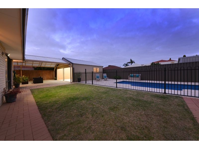 4 Eradu Ramble, Hocking WA 6065