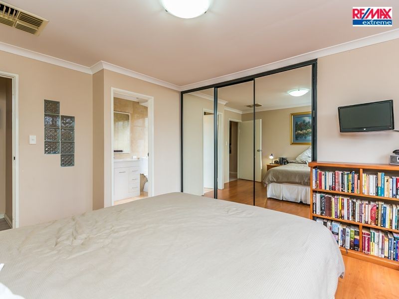 6 Ardisia Way, Woodvale WA 6026