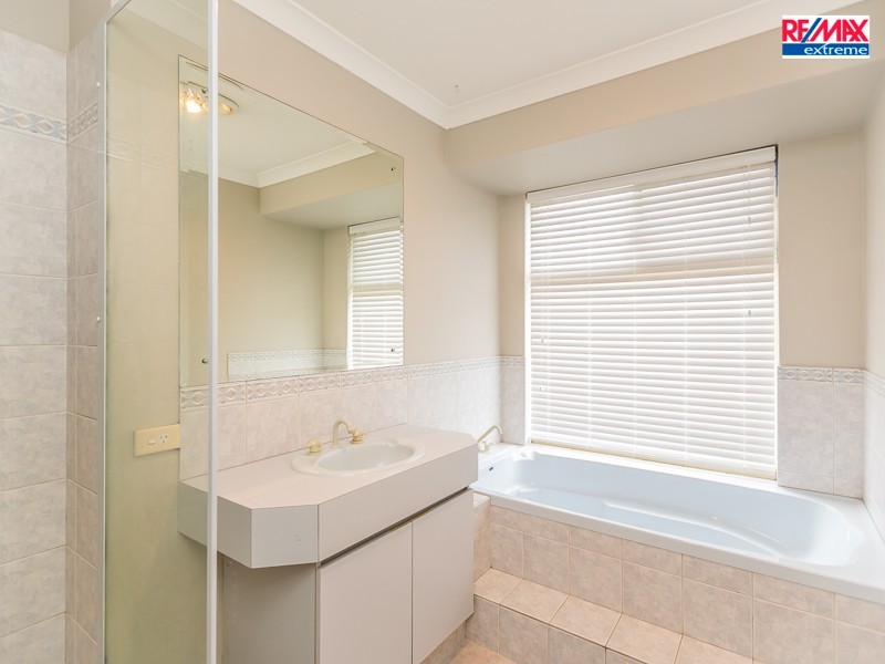 6 Ardisia Way, Woodvale WA 6026