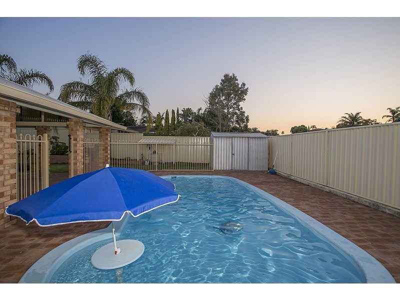 2 Castlegate Way, Woodvale WA 6026