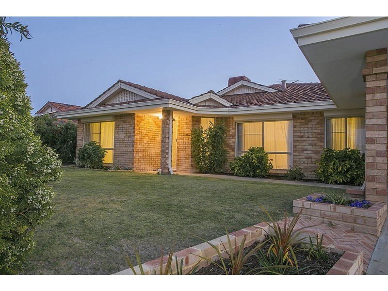 2 Castlegate Way, Woodvale WA 6026