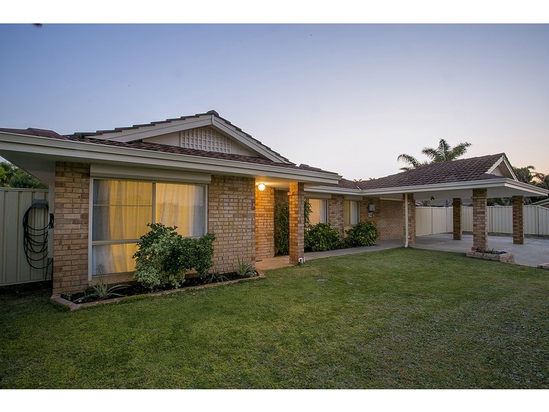 2 Castlegate Way, Woodvale WA 6026