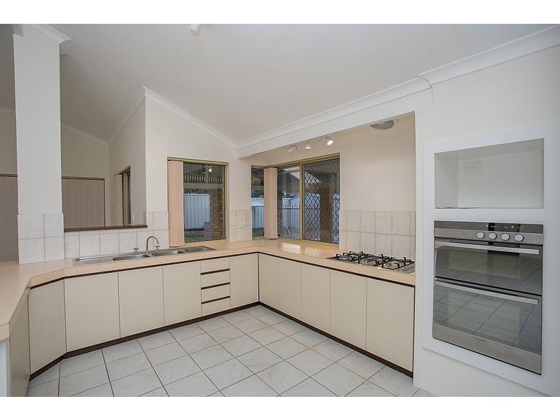 2 Castlegate Way, Woodvale WA 6026