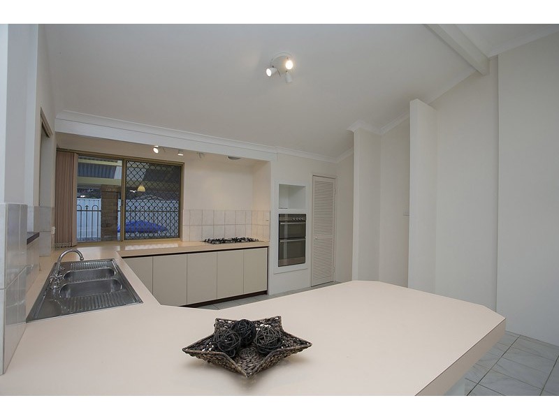 2 Castlegate Way, Woodvale WA 6026