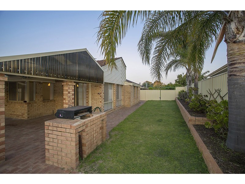 2 Castlegate Way, Woodvale WA 6026