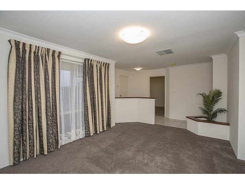 2 Castlegate Way, Woodvale WA 6026