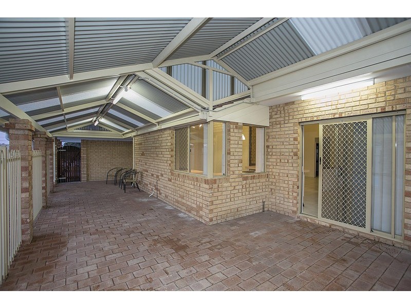 2 Castlegate Way, Woodvale WA 6026