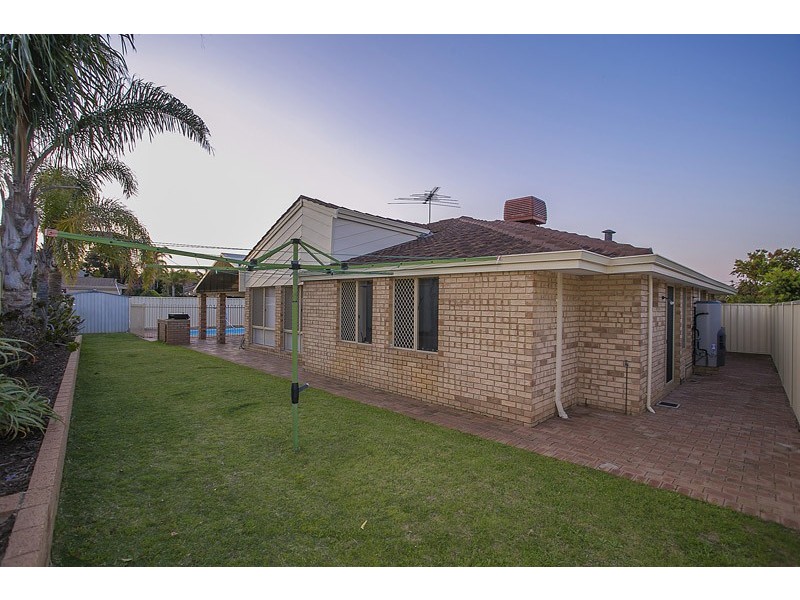 2 Castlegate Way, Woodvale WA 6026