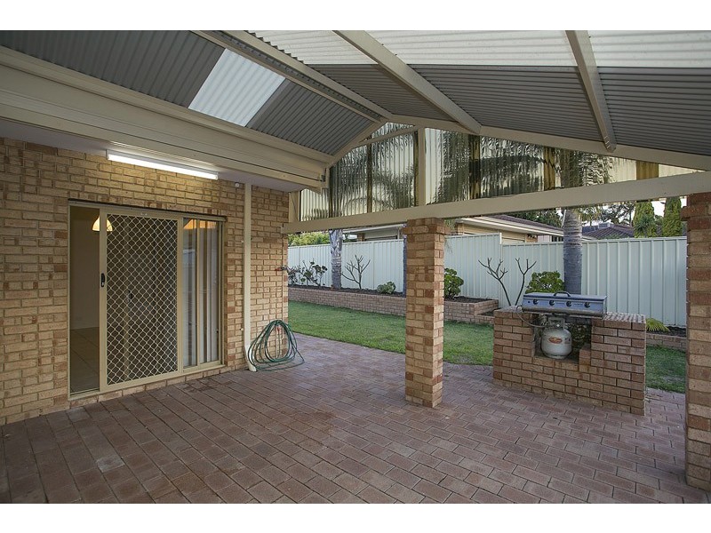 2 Castlegate Way, Woodvale WA 6026