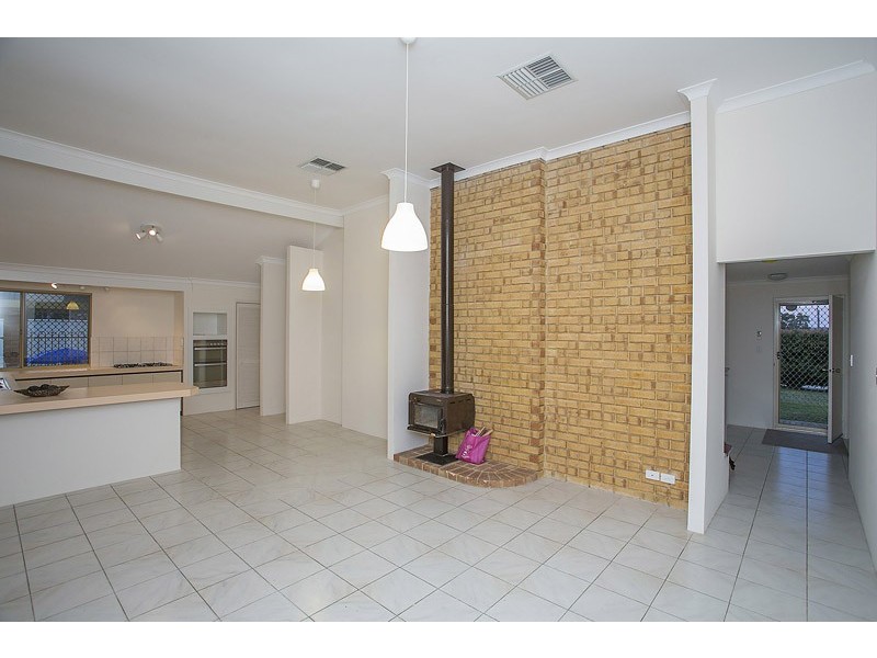 2 Castlegate Way, Woodvale WA 6026