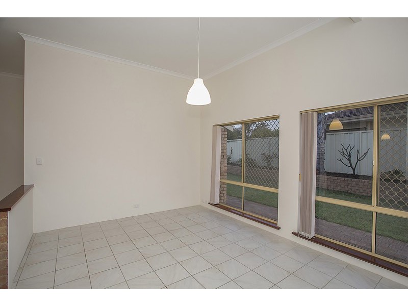 2 Castlegate Way, Woodvale WA 6026