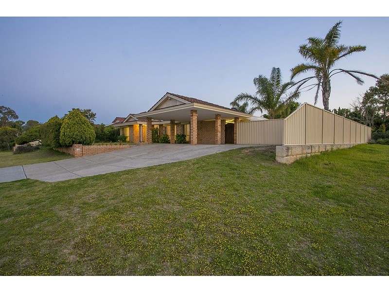 2 Castlegate Way, Woodvale WA 6026